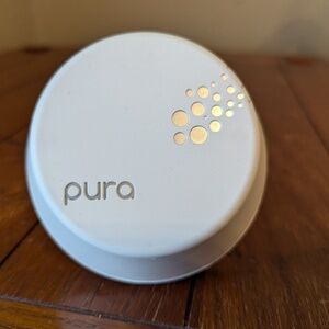 Pura Air Freshener White Plug Model 003PURA Smart Fragrance Diffuser
